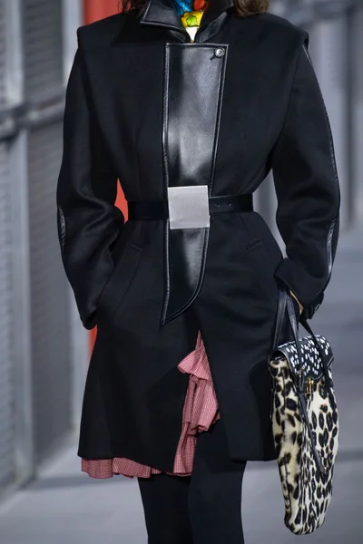 Look 28